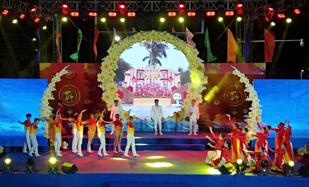 Đặc sắc chương trình “Mai vàng rực sáng đảo xanh” trong đêm giao thừa tại Côn Đảo - ảnh 1